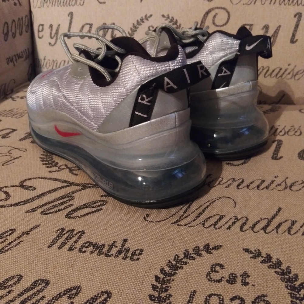 New Nike Air Max 720-818 - Picture 3 of 4
